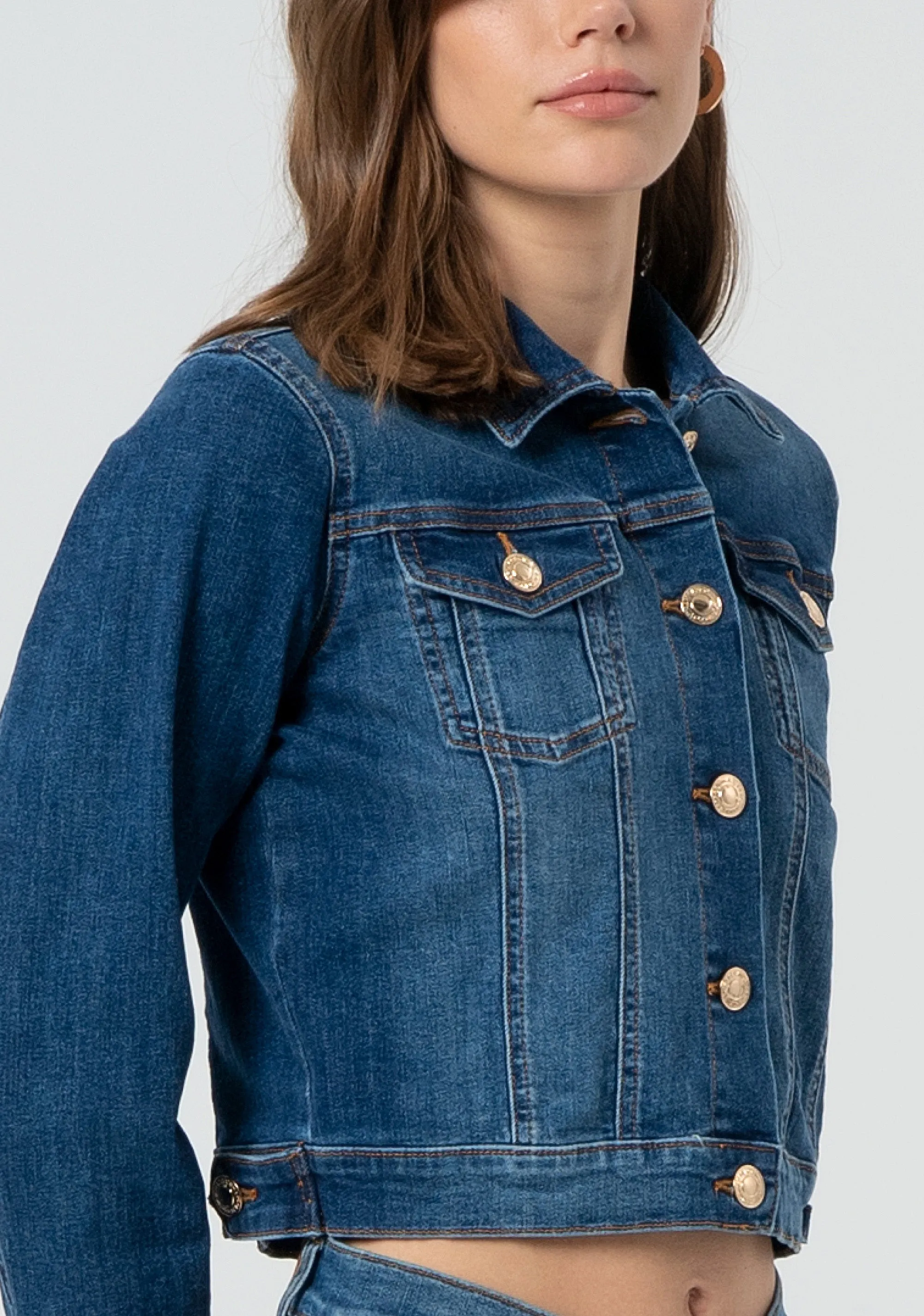 Jacket cropped regular fit made in denim with middle wash