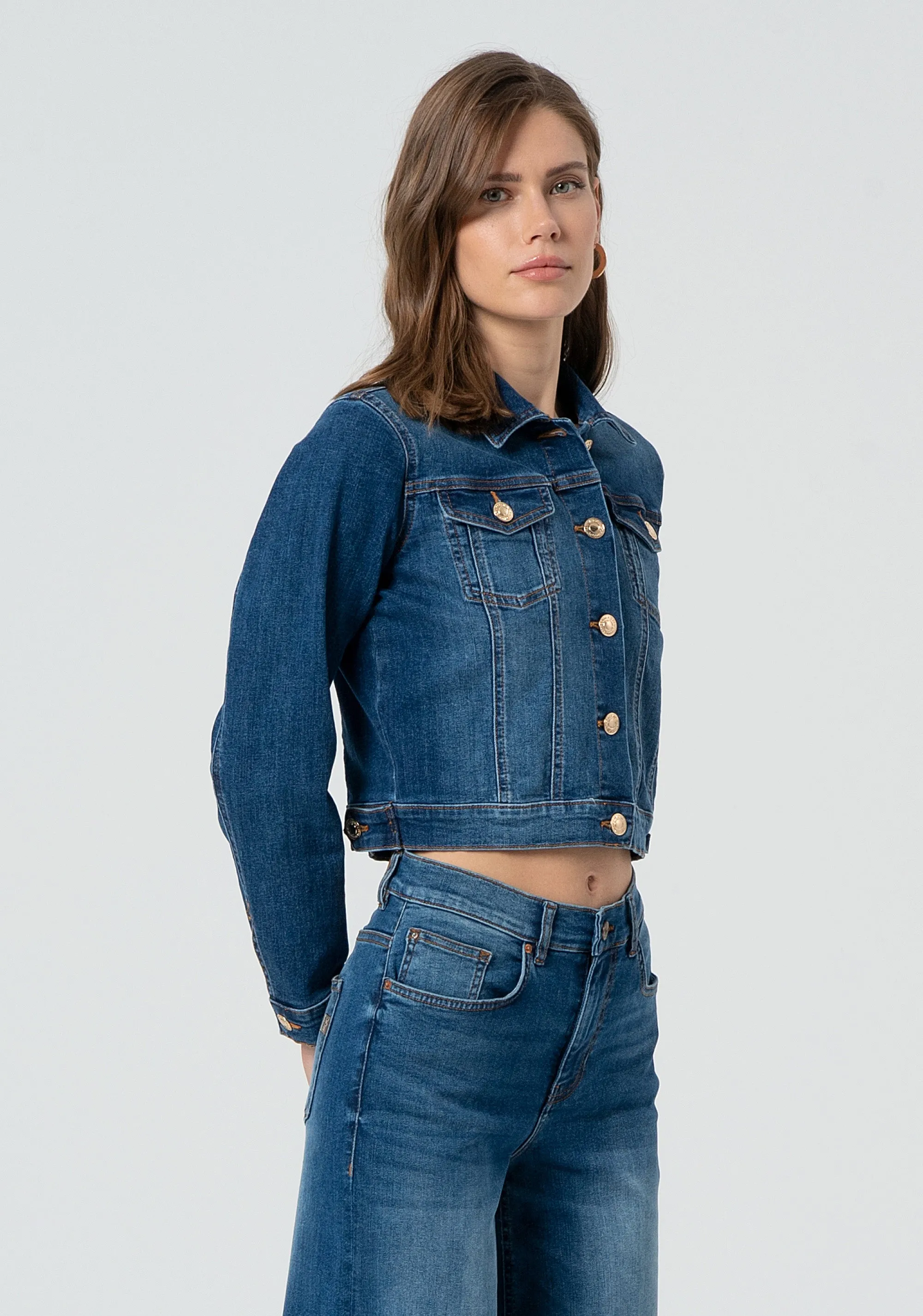 Jacket cropped regular fit made in denim with middle wash